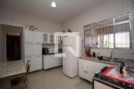 Casa à venda com 300m², 3 quartos e 4 vagas Casa à venda com 300m², 3 quartos e 4 vagasCozinha