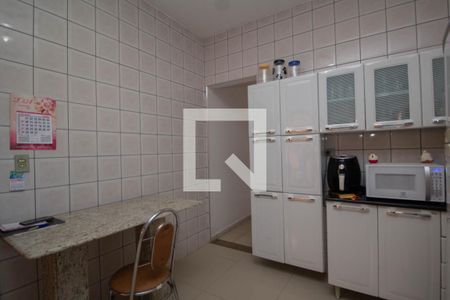 Casa à venda com 300m², 3 quartos e 4 vagas Casa à venda com 300m², 3 quartos e 4 vagasCozinha