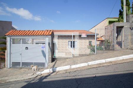 Casa à venda com 300m², 3 quartos e 4 vagas Casa à venda com 300m², 3 quartos e 4 vagasFachada