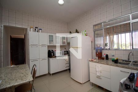 Casa à venda com 300m², 3 quartos e 4 vagas Casa à venda com 300m², 3 quartos e 4 vagasCozinha