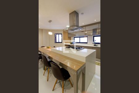 Casa de condomínio à venda com 360m², 4 quartos e 1 vaga Casa de condomínio à venda com 360m², 4 quartos e 1 vagaCozinha