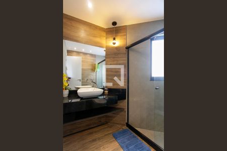 Casa de condomínio à venda com 360m², 4 quartos e 1 vaga Casa de condomínio à venda com 360m², 4 quartos e 1 vagaBanheiro