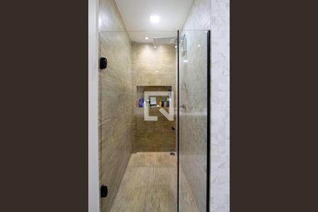 Casa de condomínio à venda com 360m², 4 quartos e 1 vaga Casa de condomínio à venda com 360m², 4 quartos e 1 vagaBanheiro Quarto 1 suíte