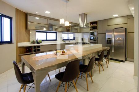 Casa de condomínio à venda com 360m², 4 quartos e 1 vaga Casa de condomínio à venda com 360m², 4 quartos e 1 vagaCozinha