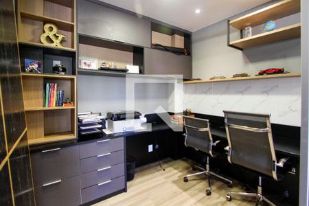 Casa de condomínio à venda com 360m², 4 quartos e 1 vaga Casa de condomínio à venda com 360m², 4 quartos e 1 vagaEscritório