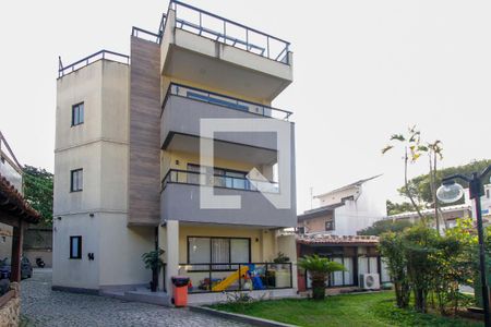 Casa de condomínio à venda com 360m², 4 quartos e 1 vaga Casa de condomínio à venda com 360m², 4 quartos e 1 vagaFachada