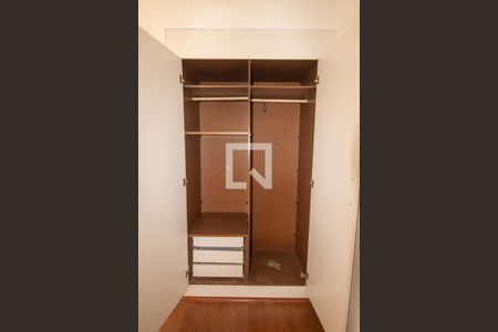 Apartamento à venda com 64m², 3 quartos e 1 vagaQuarto 2 - Armários