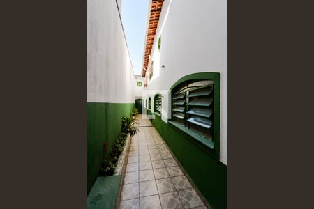 Casa à venda com 364m², 3 quartos e 8 vagasCorredor Lateral 