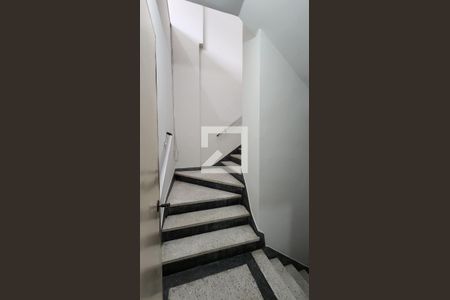 Apartamento para alugar com 76m², 2 quartos e 1 vaga Apartamento para alugar com 76m², 2 quartos e 1 vagaEscada