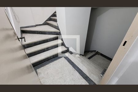 Apartamento para alugar com 76m², 2 quartos e 1 vaga Apartamento para alugar com 76m², 2 quartos e 1 vagaEscada