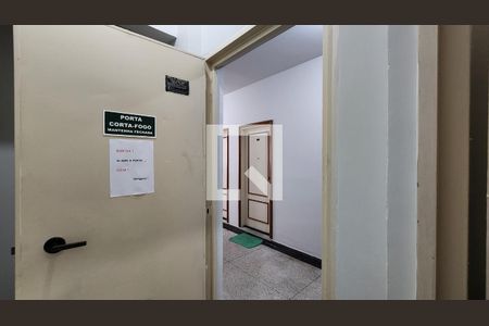 Apartamento para alugar com 76m², 2 quartos e 1 vaga Apartamento para alugar com 76m², 2 quartos e 1 vagaEscada