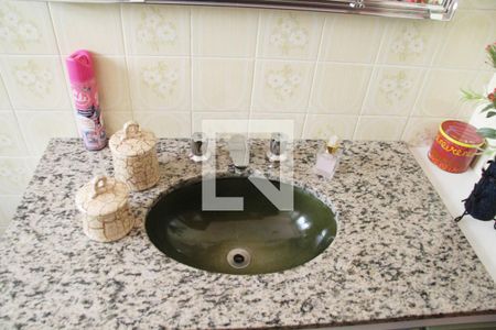 Casa à venda com 174m², 4 quartos e 2 vagasBanheiro Social