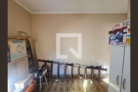 Casa à venda com 174m², 4 quartos e 2 vagasEdícula /Quarto