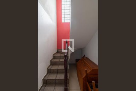 Casa à venda com 262m², 3 quartos e 2 vagas Casa à venda com 262m², 3 quartos e 2 vagasEscada