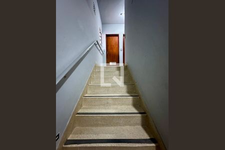 Apartamento à venda com 64m², 2 quartos e 1 vaga Apartamento à venda com 64m², 2 quartos e 1 vagaEscada