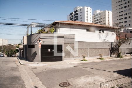 Casa à venda com 135m², 2 quartos e 1 vaga Casa à venda com 135m², 2 quartos e 1 vagaFachada