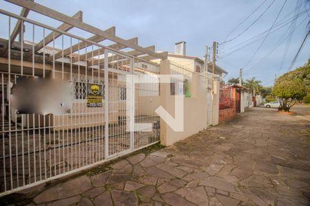 Casa à venda com 212m², 2 quartos e 2 vagas Casa à venda com 212m², 2 quartos e 2 vagasFachada