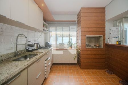 Casa à venda com 212m², 2 quartos e 2 vagas Casa à venda com 212m², 2 quartos e 2 vagasCozinha e Área de Serviço
