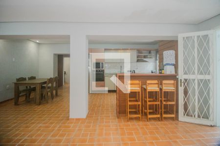 Casa à venda com 212m², 2 quartos e 2 vagas Casa à venda com 212m², 2 quartos e 2 vagasCozinha e Área de Serviço