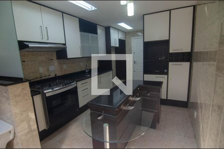 Apartamento à venda com 125m², 3 quartos e 2 vagasCozinha