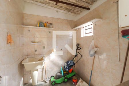 Casa à venda com 500m², 3 quartos e 4 vagas Casa à venda com 500m², 3 quartos e 4 vagasQuintal