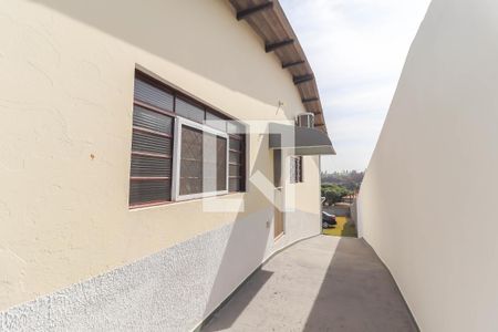 Casa à venda com 500m², 3 quartos e 4 vagas Casa à venda com 500m², 3 quartos e 4 vagasQuintal