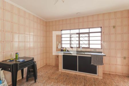 Casa à venda com 500m², 3 quartos e 4 vagas Casa à venda com 500m², 3 quartos e 4 vagasCozinha