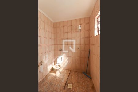 Casa à venda com 500m², 3 quartos e 4 vagas Casa à venda com 500m², 3 quartos e 4 vagasBanheiro