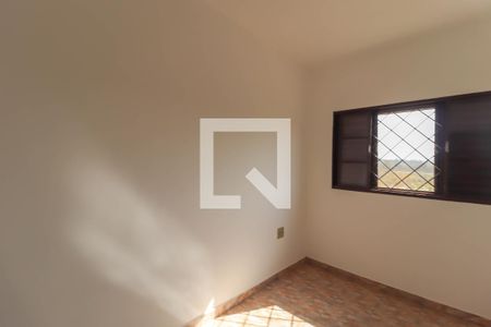Casa à venda com 500m², 3 quartos e 4 vagas Casa à venda com 500m², 3 quartos e 4 vagasQuarto 2