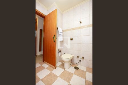 Casa à venda com 465m², 4 quartos e 3 vagasSuíte 4 - Banheiro