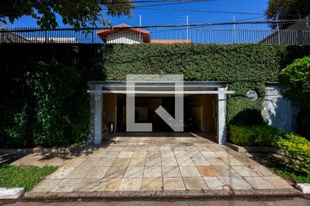 Casa à venda com 465m², 4 quartos e 3 vagasFachada