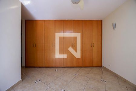 Casa à venda com 465m², 4 quartos e 3 vagasSuíte 2