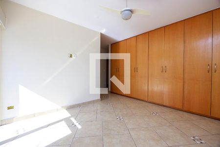 Casa à venda com 465m², 4 quartos e 3 vagasSuíte 2