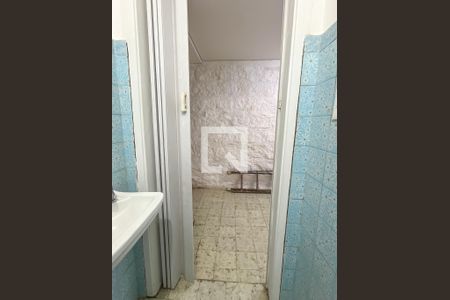 Casa à venda com 200m², 2 quartos e 2 vagasBanheiro 1