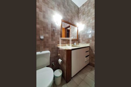 Casa para alugar com 1000m², 4 quartos e 4 vagas Casa para alugar com 1000m², 4 quartos e 4 vagasBanheiro Social