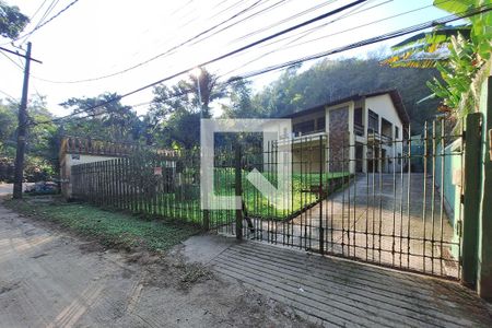 Casa para alugar com 1000m², 4 quartos e 4 vagas Casa para alugar com 1000m², 4 quartos e 4 vagasFachada