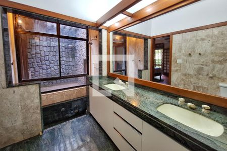 Casa para alugar com 1000m², 4 quartos e 4 vagas Casa para alugar com 1000m², 4 quartos e 4 vagasBanheiro da Suíte