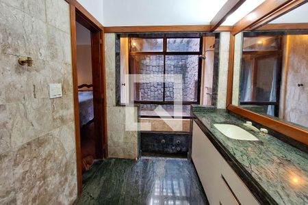 Casa para alugar com 1000m², 4 quartos e 4 vagas Casa para alugar com 1000m², 4 quartos e 4 vagasBanheiro da Suíte