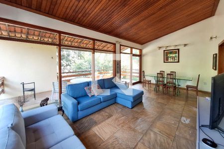 Sala de casa à venda com 4 quartos, 1000m² em Vila Progresso, Niterói