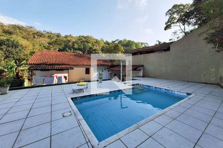 Casa para alugar com 1000m², 4 quartos e 4 vagas Casa para alugar com 1000m², 4 quartos e 4 vagasPiscina