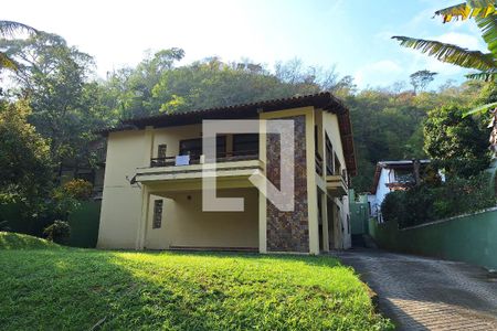 Casa para alugar com 1000m², 4 quartos e 4 vagas Casa para alugar com 1000m², 4 quartos e 4 vagasFachada