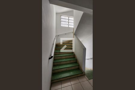 Apartamento para alugar com 117m², 2 quartos e 1 vaga Apartamento para alugar com 117m², 2 quartos e 1 vagaEscada