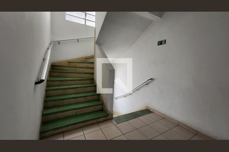 Apartamento para alugar com 117m², 2 quartos e 1 vaga Apartamento para alugar com 117m², 2 quartos e 1 vagaEscada