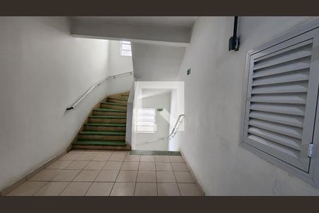 Apartamento para alugar com 117m², 2 quartos e 1 vaga Apartamento para alugar com 117m², 2 quartos e 1 vagaEscada
