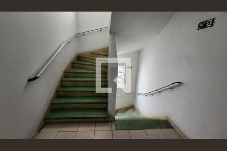 Apartamento para alugar com 117m², 2 quartos e 1 vaga Apartamento para alugar com 117m², 2 quartos e 1 vagaEscada