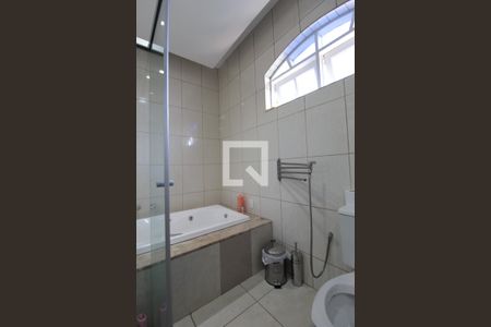 Casa à venda com 800m², 5 quartos e 10 vagasBanheiro da Suíte 1