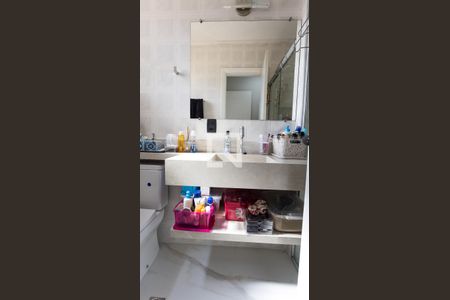 Casa de condomínio para alugar com 124m², 3 quartos e 2 vagas Casa de condomínio para alugar com 124m², 3 quartos e 2 vagasBanheiro da Suíte