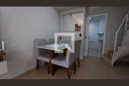 Casa de condomínio para alugar com 124m², 3 quartos e 2 vagas Casa de condomínio para alugar com 124m², 3 quartos e 2 vagasSala