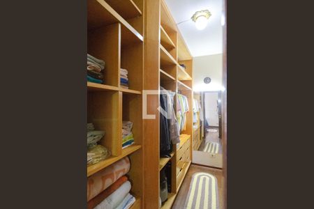 Apartamento à venda com 98m², 3 quartos e 1 vaga Apartamento à venda com 98m², 3 quartos e 1 vagaCloset