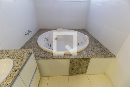 Apartamento para alugar com 190m², 3 quartos e 2 vagasDetalhe do Banheiro da Suite